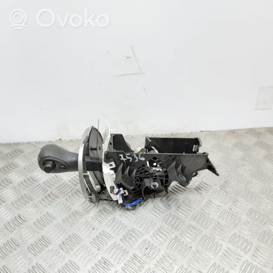 Mazda Demio Lewarek zmiany biegów / górny D6524610X