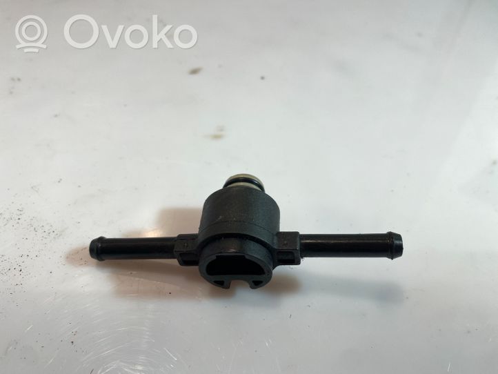 Audi A6 S6 C6 4F Tuyau d'alimentation conduite de carburant 70314014