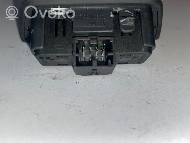 Audi Q7 4L Przełącznik / Przycisk otwierania klapy tylnej / bagażnika 4L0959831