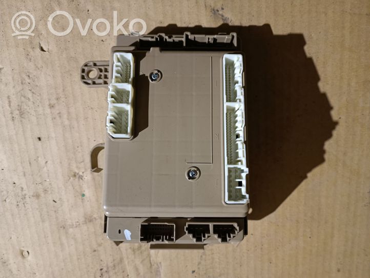 Subaru Outback (BT) Ramka / Moduł bezpieczników 82201AN08A