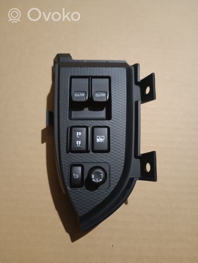 Toyota GT 86 Ramka przycisków otwierania szyby drzwi przednich 83071CA010