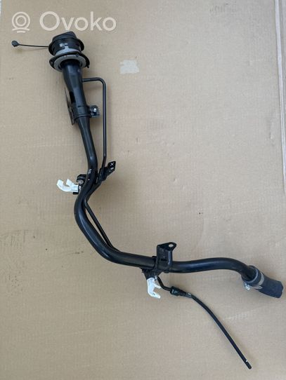 Subaru Forester SK Tubo e bocchettone per riempimento serbatoio del carburante 42066SJ030