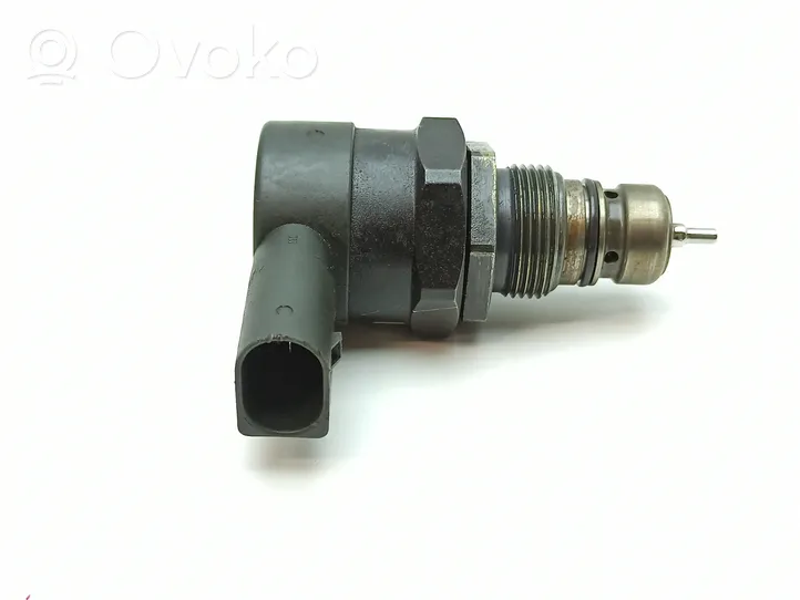 Mercedes-Benz E W211 Regolatore di pressione del carburante A6110780449