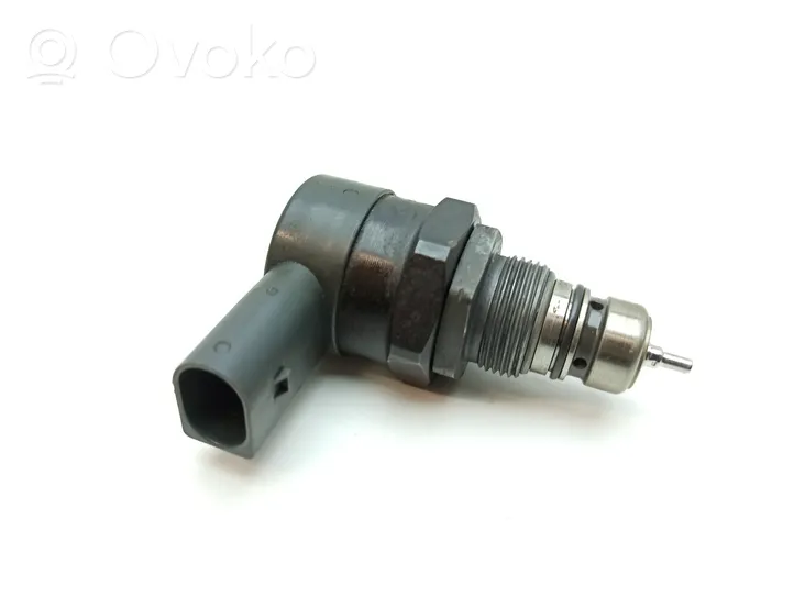 Mercedes-Benz E W211 Regolatore di pressione del carburante A6110780449