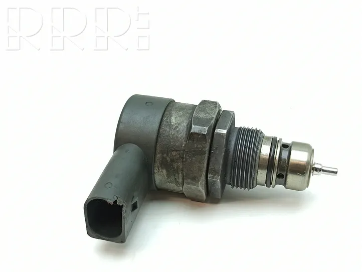 Mercedes-Benz E W211 Regolatore di pressione del carburante A6110780449