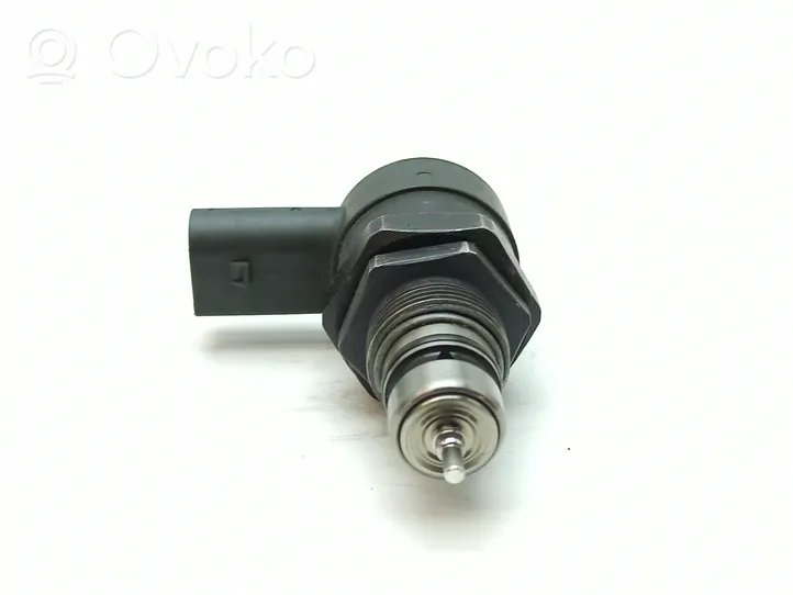 Mercedes-Benz E W211 Regolatore di pressione del carburante A6110780449