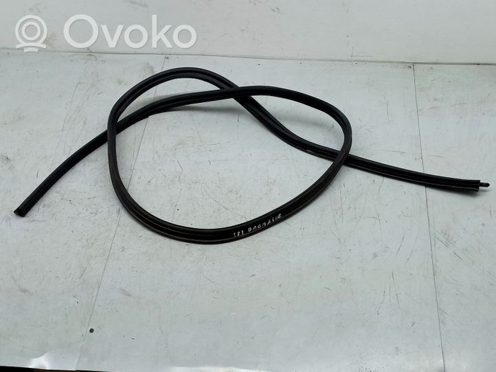 Volkswagen Jetta VI Trunk rubber seal (body) 5C6827705A