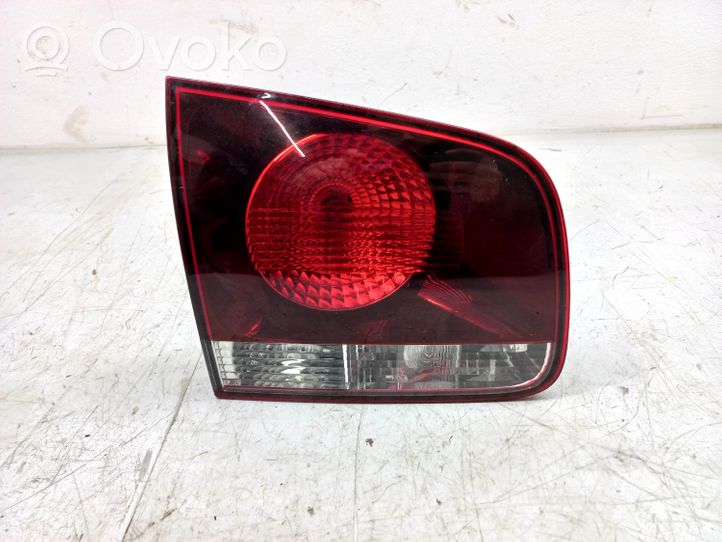 Volkswagen Touareg I Lampy tylnej klapy bagażnika 7L6945259A