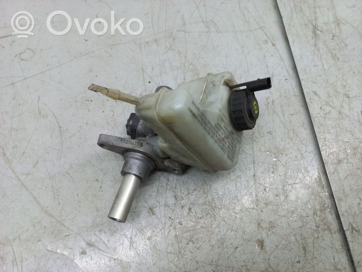 Volkswagen PASSAT CC Brake fluid reservoir 