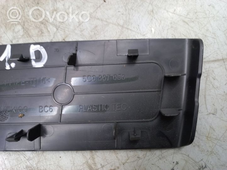 Volkswagen Jetta VI Rivestimento luce posteriore 5C6867658