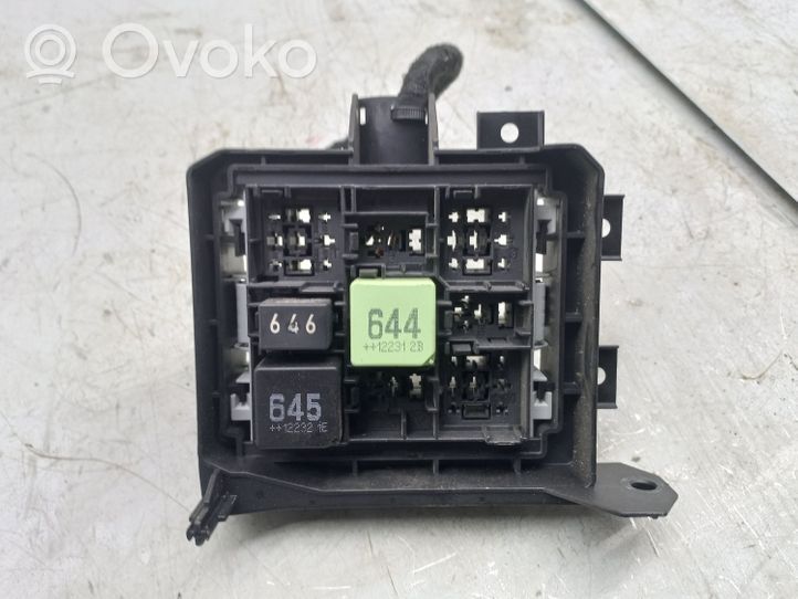 Volkswagen Touareg II Relay mounting block 7P0937149