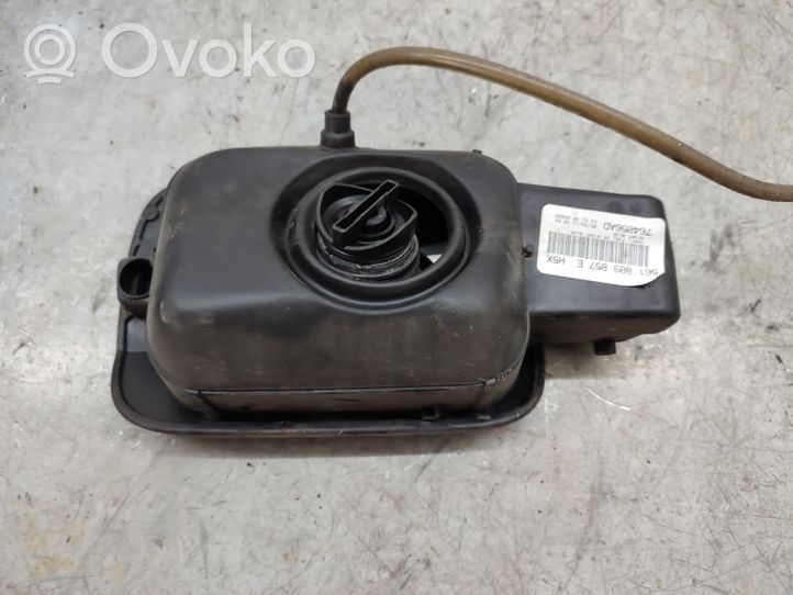 Volkswagen PASSAT B7 USA Sportello del serbatoio del carburante 561809857E