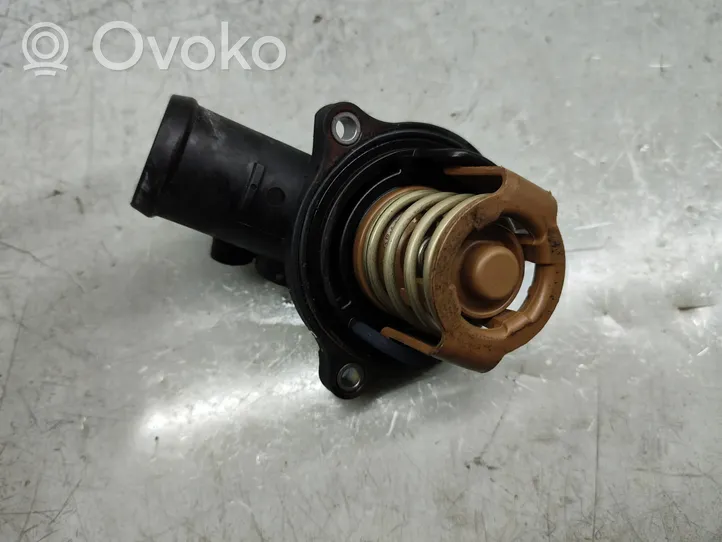 Volkswagen Touareg II Boîtier de thermostat / thermostat 059121111R