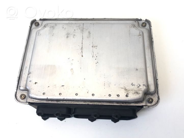 Volkswagen Golf IV Calculateur moteur ECU 036906032