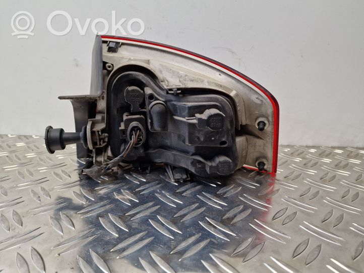 Audi A4 S4 B7 8E 8H Lampa tylna 8E5945095