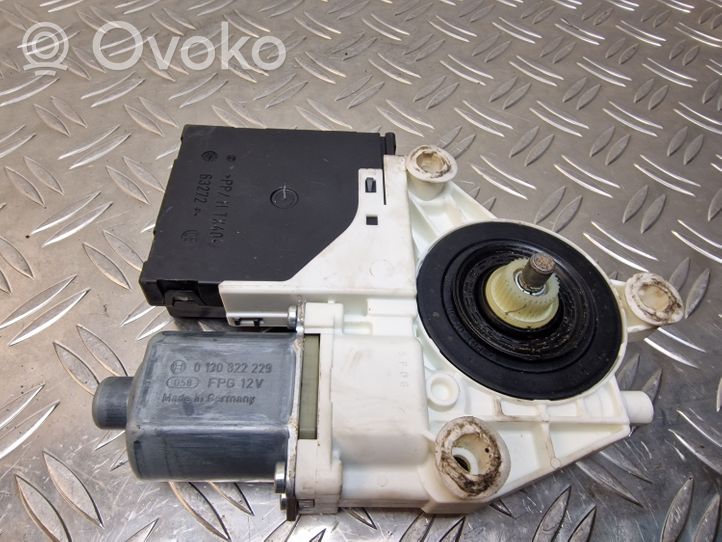 Volkswagen Golf V Front door window regulator motor 1K0959793J