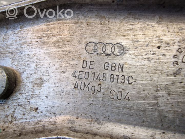 Audi A8 S8 D3 4E Välijäähdyttimen putkien kannake 4E0145813C