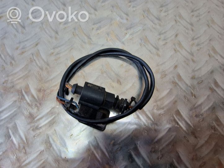 Audi A3 S3 8L Langų skysčio purkštukas (-ai) priekinio stiklo 8L0955988