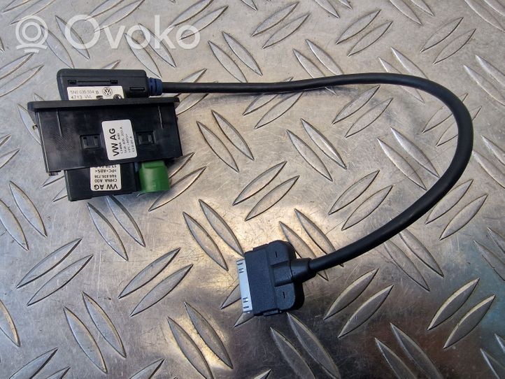 Volkswagen Golf VII Connecteur/prise USB 5G0035222A