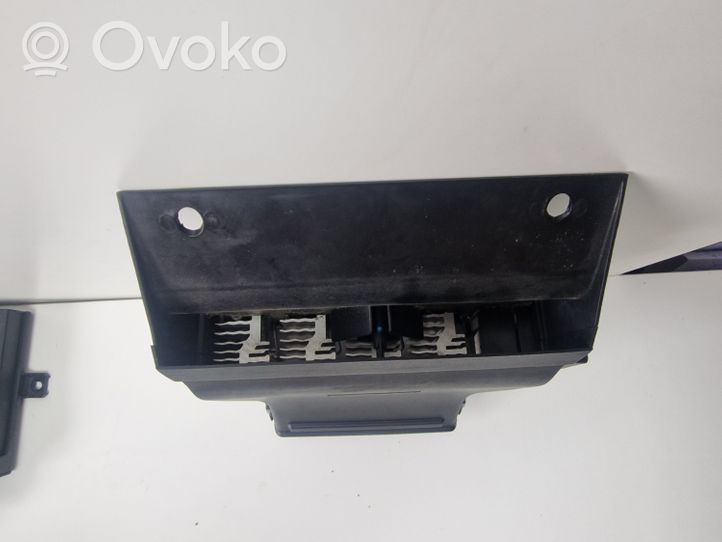 Audi A8 S8 D3 4E Radiateur électrique de chauffage auxiliaire 4E0819013A