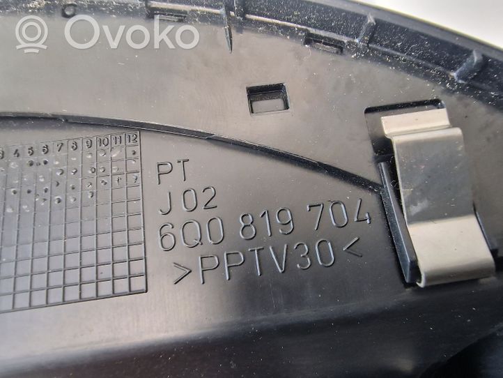 Volkswagen Polo Moldura protectora de la rejilla de ventilación lateral del panel 6Q0819704