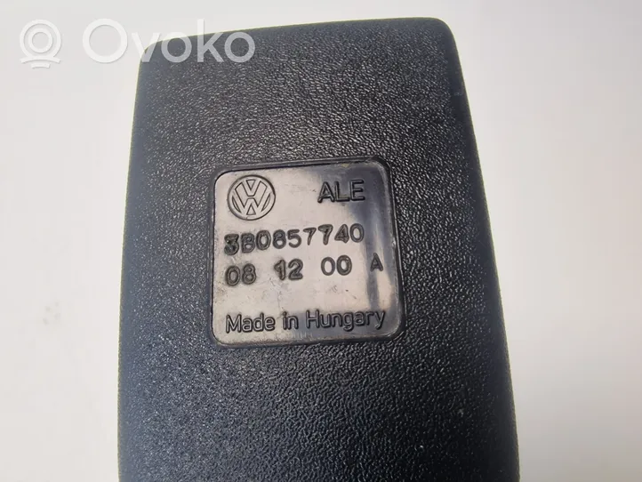 Volkswagen PASSAT B5.5 Boucle de ceinture de sécurité arrière 3B0857740A