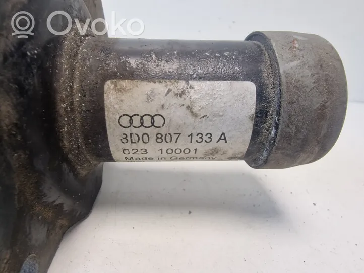 Audi A4 S4 B5 8D Etupuskurin kannake 8D0807733A