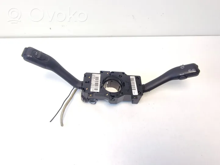 Seat Leon (1M) Interruptor/palanca de limpiador de luz de giro 8L0953513J