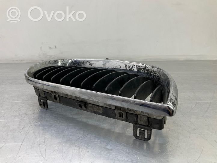 BMW 1 E81 E87 Grille calandre supérieure de pare-chocs avant 7128614