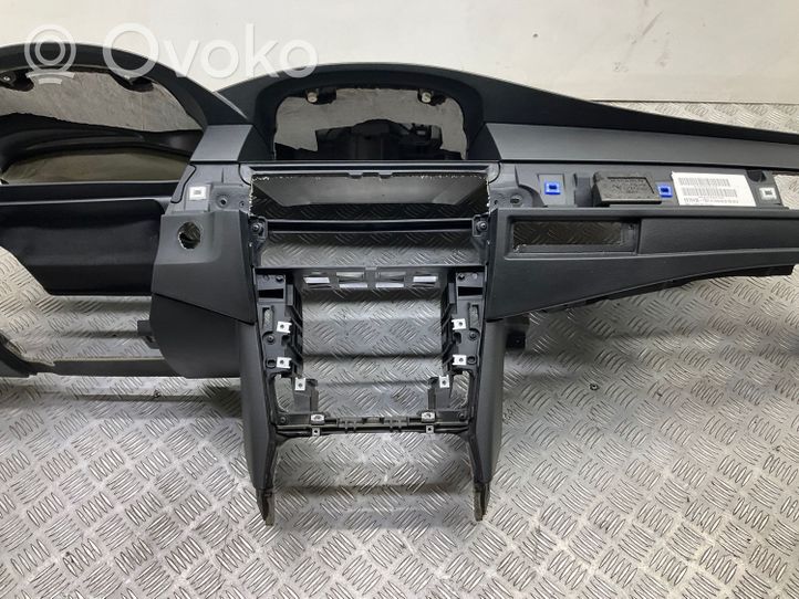 BMW 5 E60 E61 Panelė 6976436