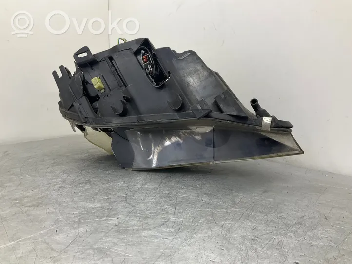 BMW 5 E60 E61 Lampa przednia 7044675