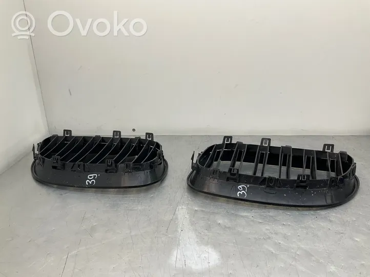 BMW 5 E60 E61 Kühlergrill 7027062