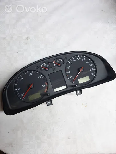 Volkswagen PASSAT B5 Speedometer (instrument cluster) 3B0919861K