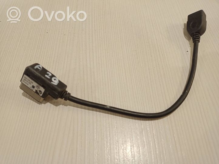 Volkswagen PASSAT B7 Connecteur/prise USB 5N0035558