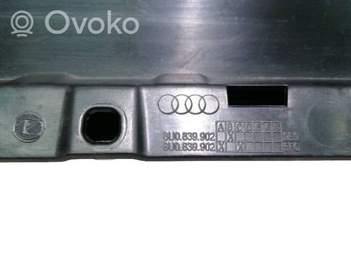Audi Q3 8U Listwa / Uszczelka szyby drzwi tylnych 8U0839902