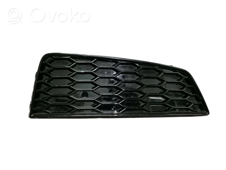 Audi Q3 8U Mascherina inferiore del paraurti anteriore 8U0807682T