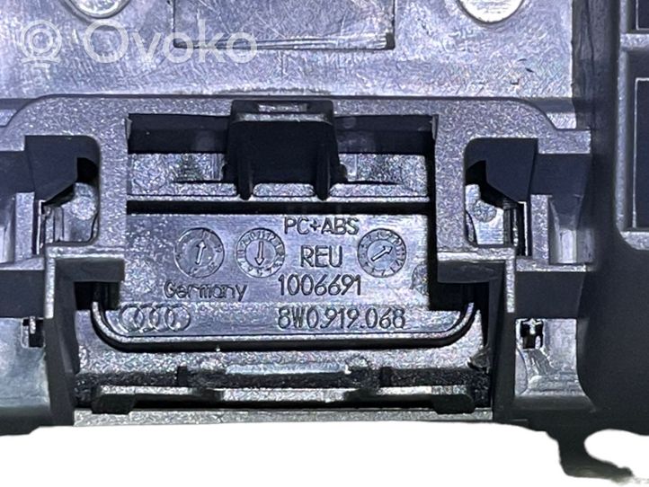 Audi A4 S4 B9 Maskownica centralnego głośnika deski rozdzielczej 8W0919068