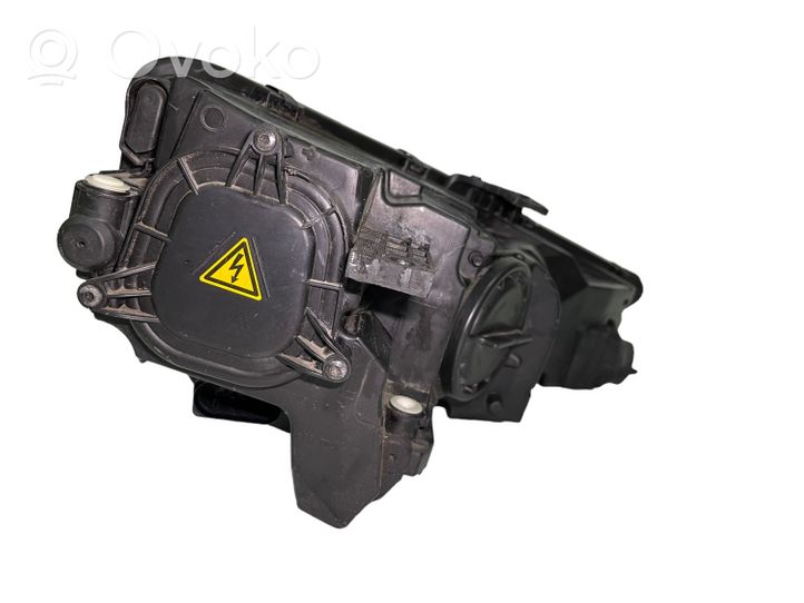 Audi A4 S4 B9 Lampa przednia 8W0941005B