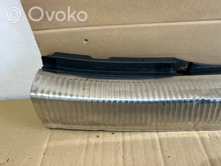 Audi A4 S4 B9 Osłona pasa bagażnika 8W9864513