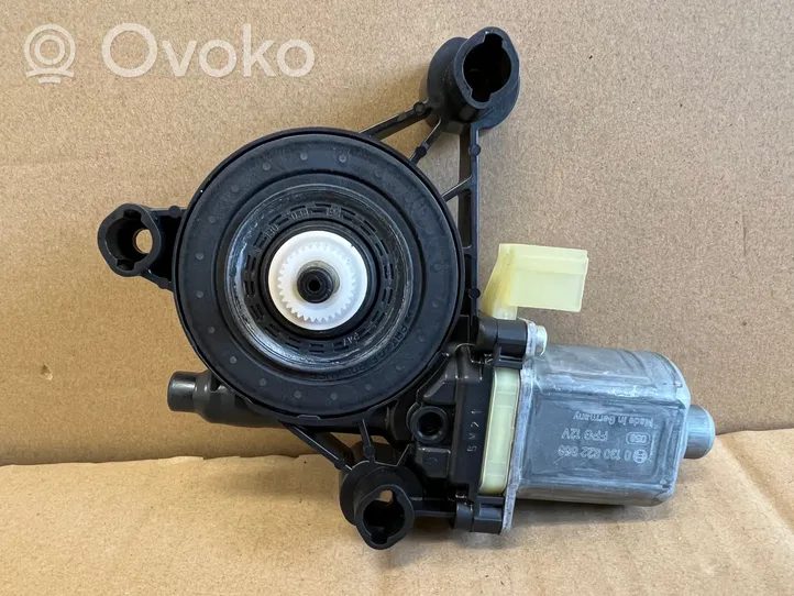 Audi A4 S4 B9 Takaoven ikkunan nostomoottori 8W0959812