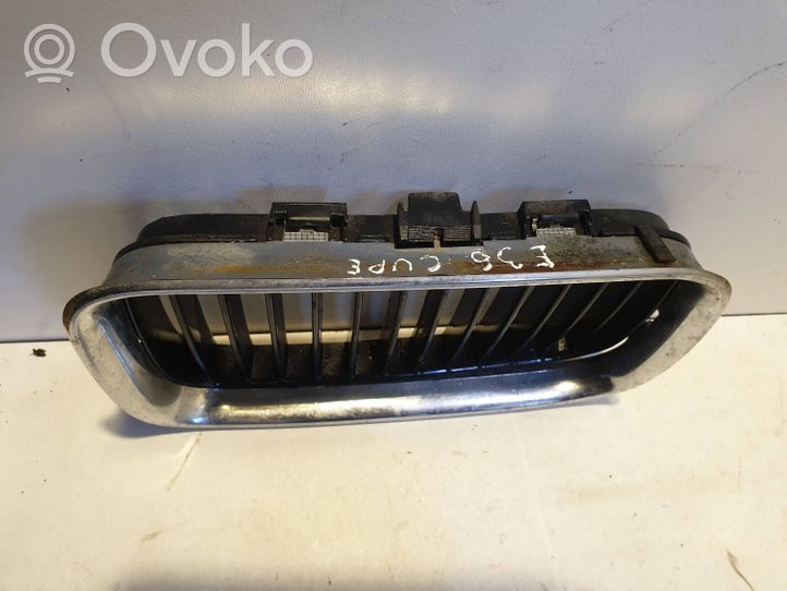 BMW 3 E36 Grille calandre supérieure de pare-chocs avant 51138122238