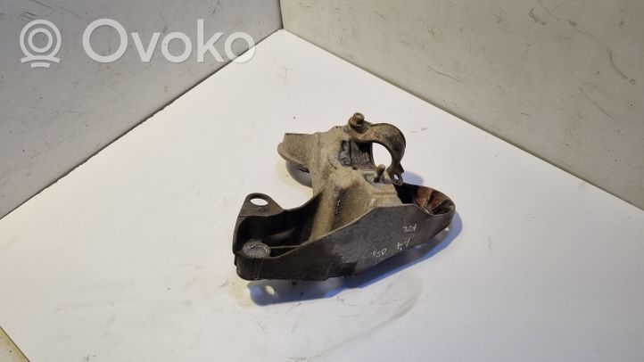 Audi A4 S4 B7 8E 8H Engine mounting bracket 8E0199351