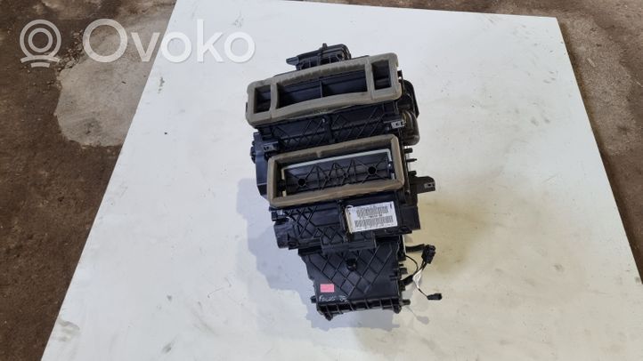 Ford Focus Sisälämmityksen ilmastoinnin korin kokoonpano F1F119B555BB