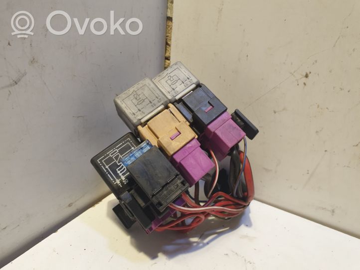 Audi A4 S4 B5 8D Relay mounting block 8D0951253