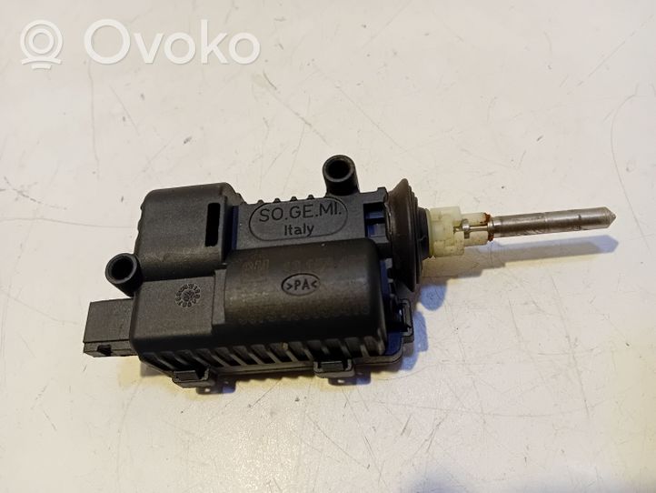 Opel Astra H Serratura del tappo del serbatoio del carburante 13158426