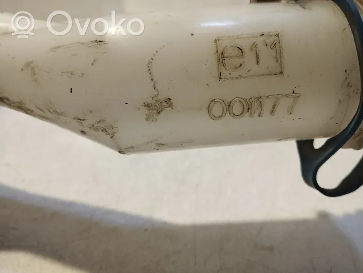 Toyota Yaris Zbiornik płynu do spryskiwaczy szyby przedniej / czołowej 001177