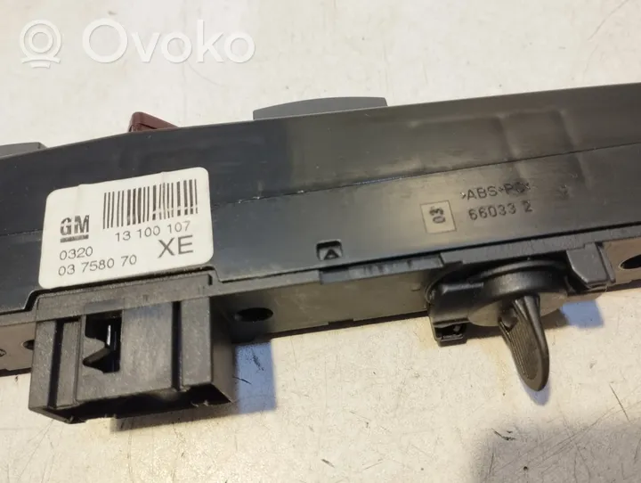 Opel Astra H A set of switches 03758070