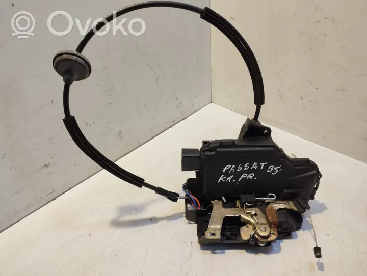 Volkswagen PASSAT B5 Front door lock 