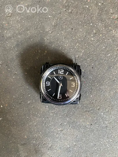 Mercedes-Benz E W213 Horloge 2138270070