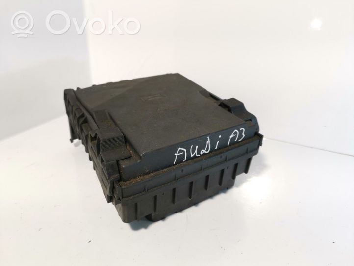 Audi A3 S3 A3 Sportback 8P Module de fusibles 1KO937124K